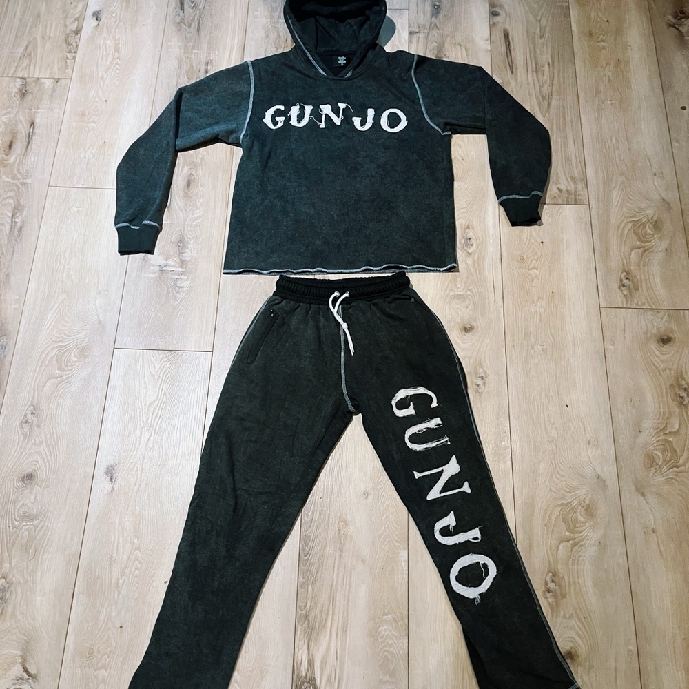 Gunjo Black Hoodie and Sweatpants Set